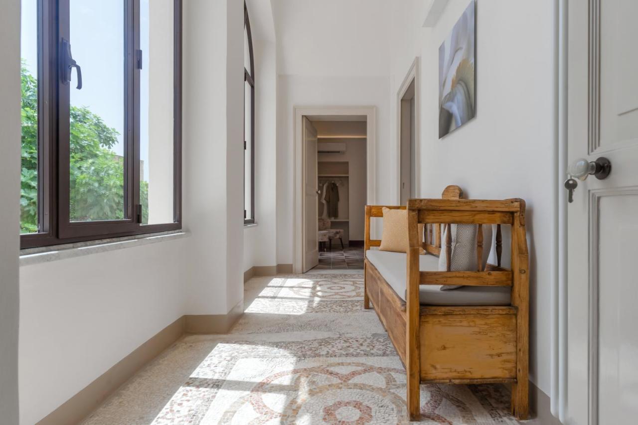 サルヴェ Palazzo Frangipane Bed & Breakfast エクステリア 写真